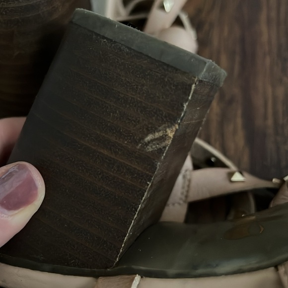 BETSEYVILLE Naveah Gladiator Gold Studded Tan Block Heeled Sandals - Picture 8 of 8